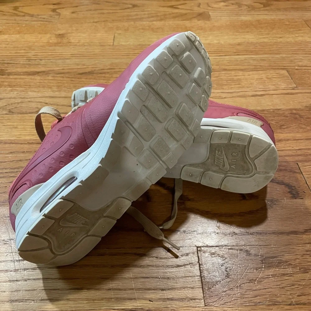 Pink Air Max - Picture 3 of 3